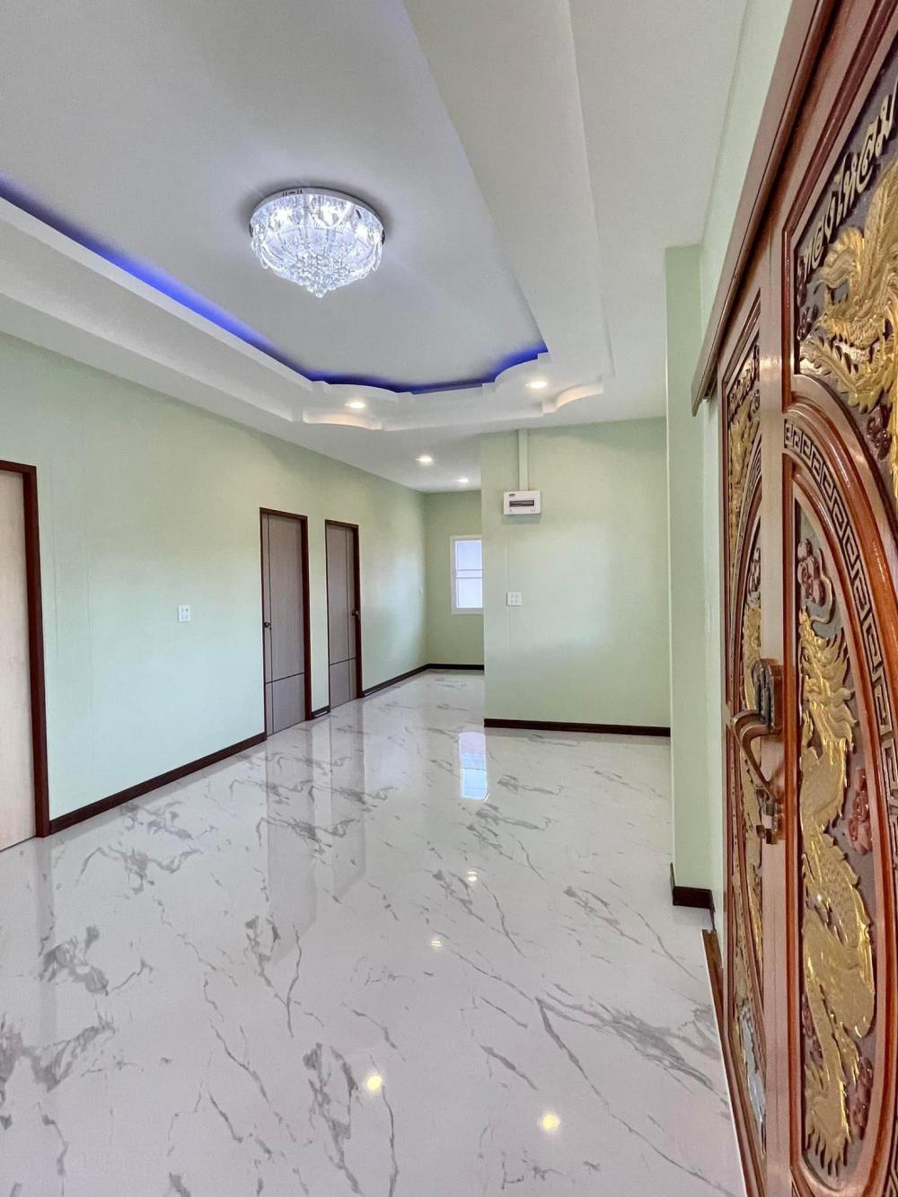 บ้านทรงปั้นหยา 3 ห้องนอน 2 ห้องน้ำ และห้องอื่นๆ งบ 1.8 ล้าน ขนาด 185 ตร.ม.