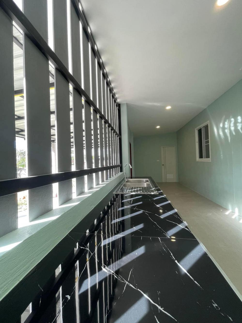 บ้านทรงปั้นหยา 3 ห้องนอน 2 ห้องน้ำ และห้องอื่นๆ งบ 1.8 ล้าน ขนาด 185 ตร.ม.