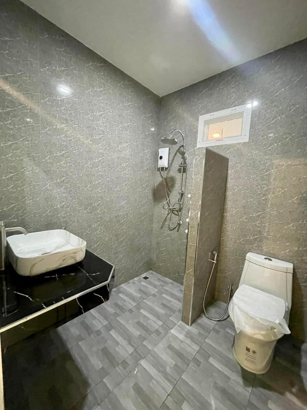 บ้านทรงปั้นหยา 3 ห้องนอน 2 ห้องน้ำ และห้องอื่นๆ งบ 1.8 ล้าน ขนาด 185 ตร.ม.