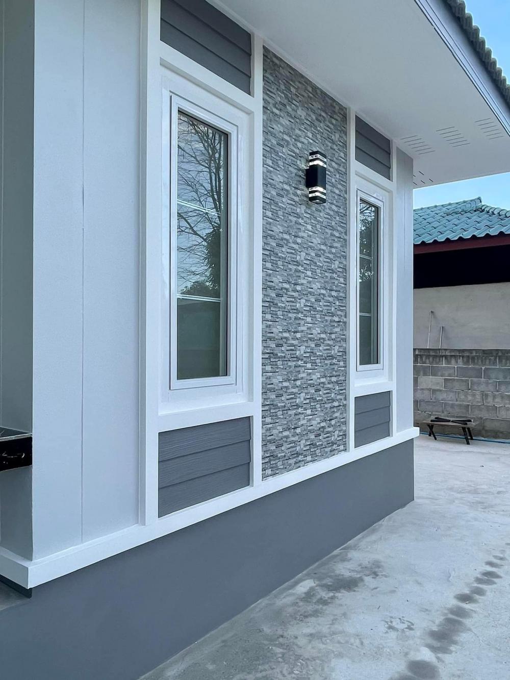 บ้านทรงปั้นหยา 3 ห้องนอน 2 ห้องน้ำ และห้องอื่นๆ งบ 1.8 ล้าน ขนาด 185 ตร.ม.