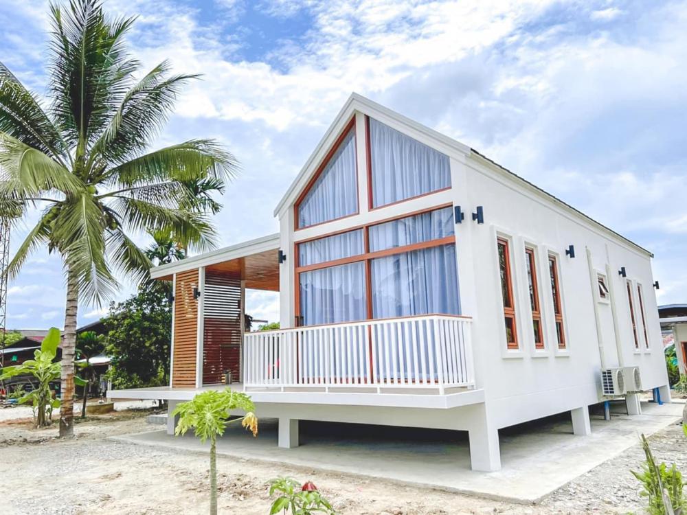 แบบบ้านยกพื้น สไตล์มินิมอลมูจิ โทนขาวน่ารัก