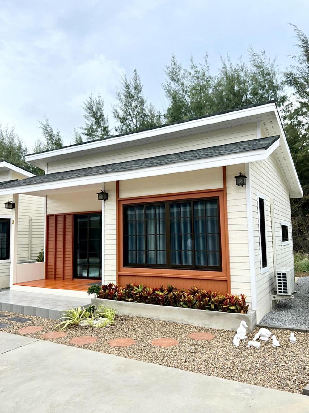 บ้านสไตล์รีสอทร์ ขนาด 2 ห้องนอน กระทัดรัด สวยๆ น่ารัก งบสราง 4.3 แสนบาท