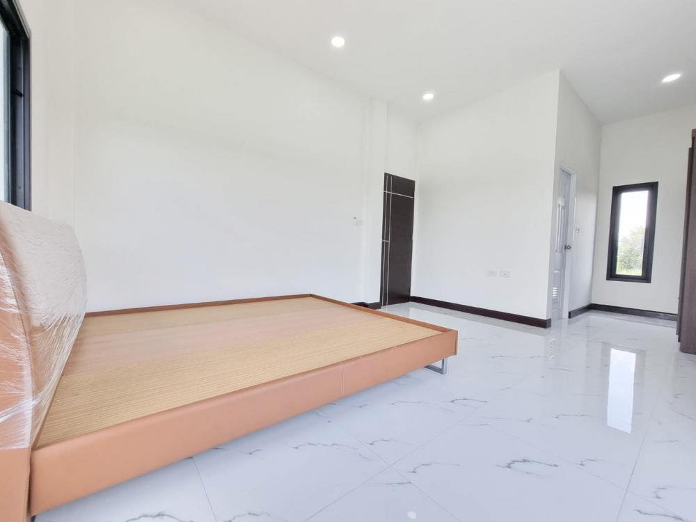 บ้านพักอาศัย 2 ชั้น ขนาด 4 ห้องนอน 3 ห้องน้ำ และห้องอื่นๆ