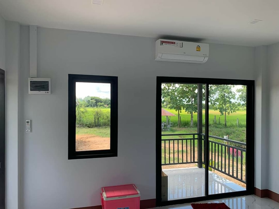 บ้านสวนโมเดิร์นขนาดเล็กท่ามกลางธรรมชาติ