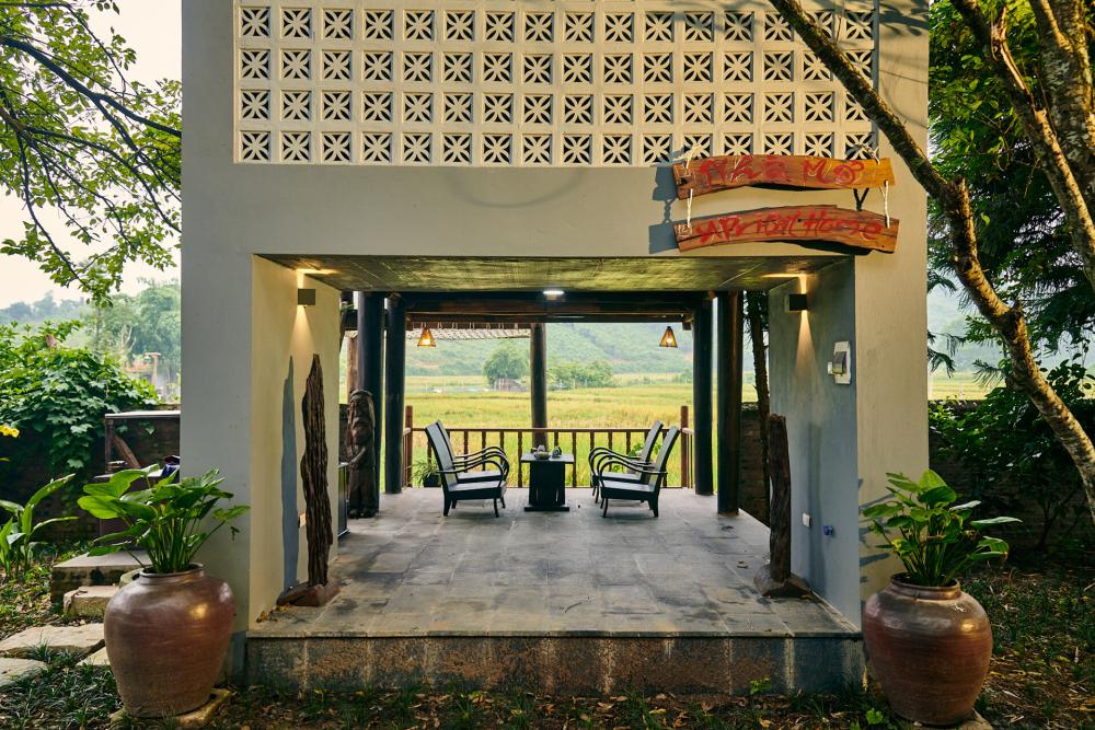 บ้านชายทุ่ง ครึ่งปูนครึ่งไม้ กับบรรยากาศธรรมชาติ