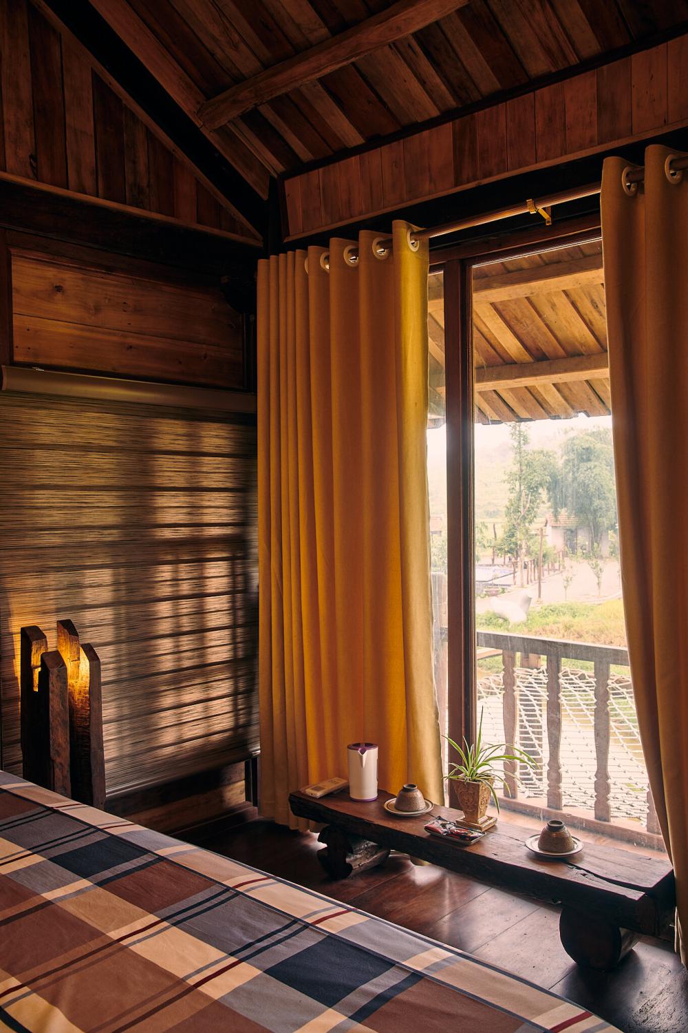 บ้านชายทุ่ง ครึ่งปูนครึ่งไม้ กับบรรยากาศธรรมชาติ