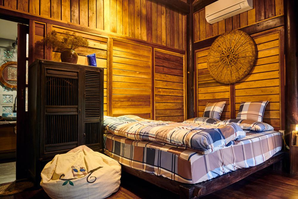 บ้านชายทุ่ง ครึ่งปูนครึ่งไม้ กับบรรยากาศธรรมชาติ