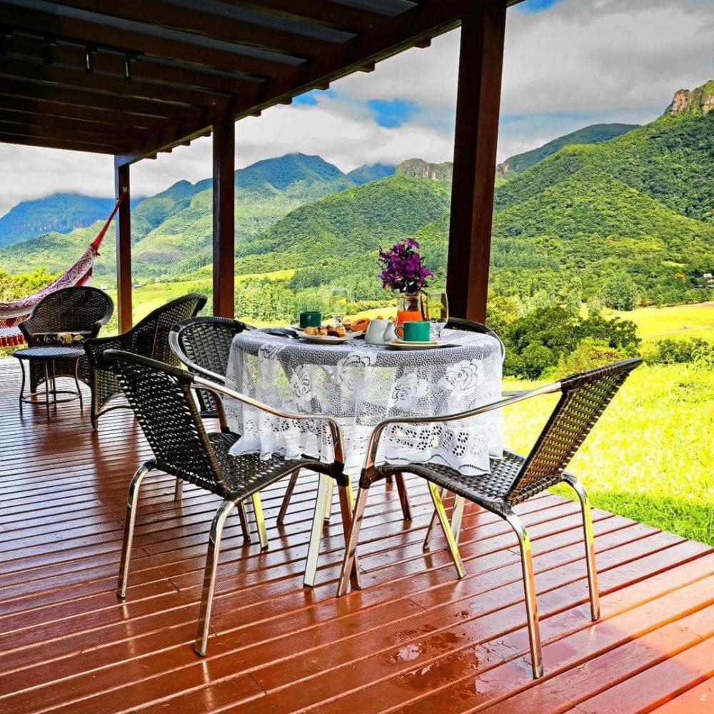 บ้านยกพื้นติดภูเขา สวยลงตัวกับวิวเขา