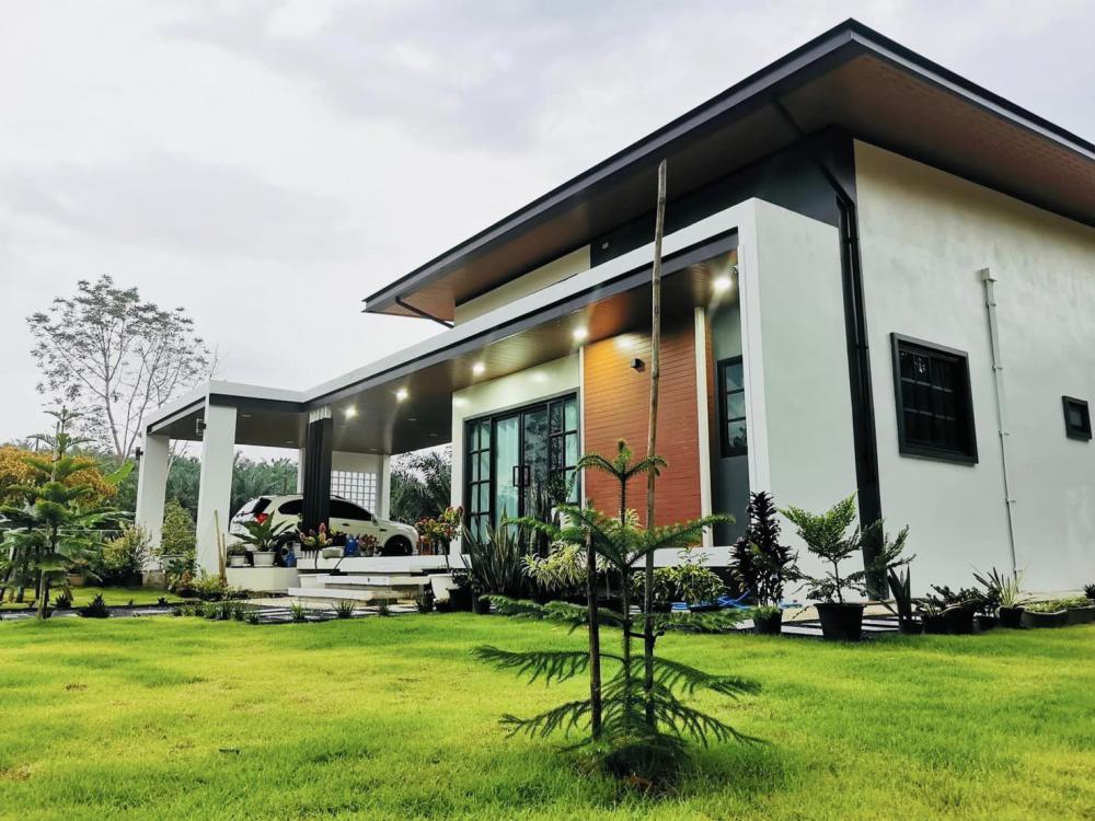 บ้านโมเดิร์นสวยๆ 2 ห้องนอน งบประมาณ 1.9 ล้านบาท