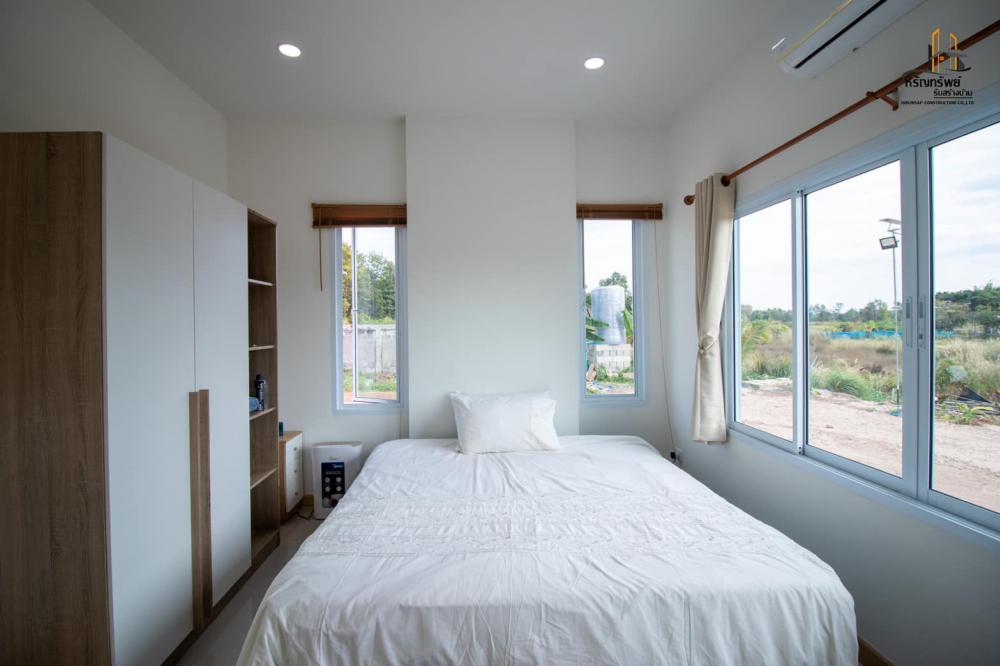 บ้านชั้นเดียว ทรงปั้นหยา สไตล์มินิมอล ตกแต่งภายในน่ารักสุดหรู งบ 1.55 ล้านบาท พร้อมเข้าอยู่