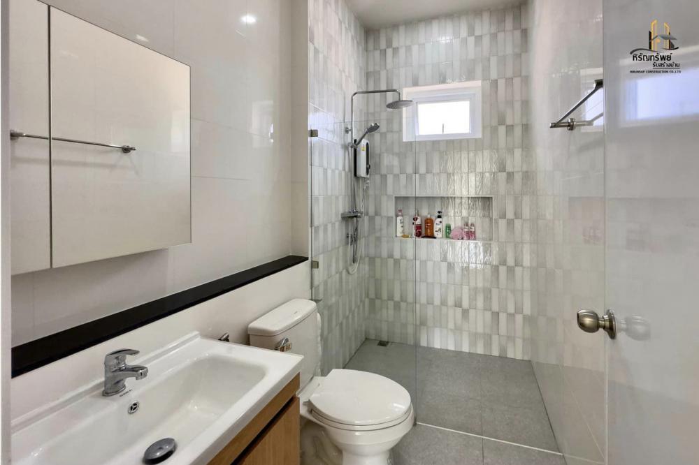 บ้านชั้นเดียว ทรงปั้นหยา สไตล์มินิมอล ตกแต่งภายในน่ารักสุดหรู งบ 1.55 ล้านบาท พร้อมเข้าอยู่