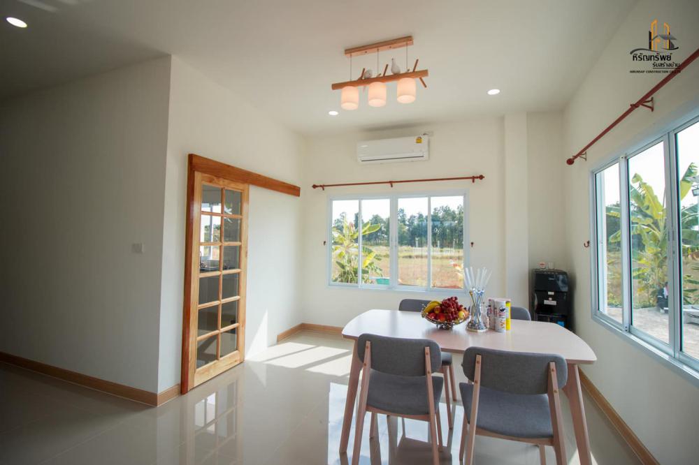 บ้านชั้นเดียว ทรงปั้นหยา สไตล์มินิมอล ตกแต่งภายในน่ารักสุดหรู งบ 1.55 ล้านบาท พร้อมเข้าอยู่