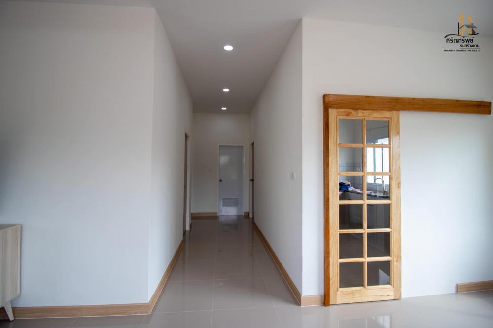 บ้านชั้นเดียว ทรงปั้นหยา สไตล์มินิมอล ตกแต่งภายในน่ารักสุดหรู งบ 1.55 ล้านบาท พร้อมเข้าอยู่