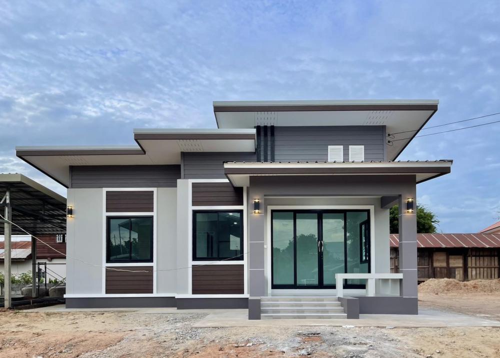 ขนาด 3 ห้องนอน 1 ห้องน้ำ 1 ห้องรับแขก 1 ห้องครัว และเฉลียงหน้าบ้าน