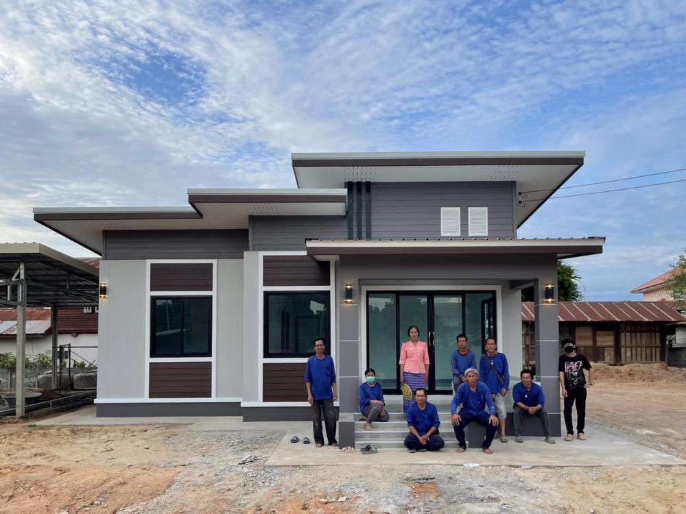 ขนาด 3 ห้องนอน 1 ห้องน้ำ 1 ห้องรับแขก 1 ห้องครัว และเฉลียงหน้าบ้าน