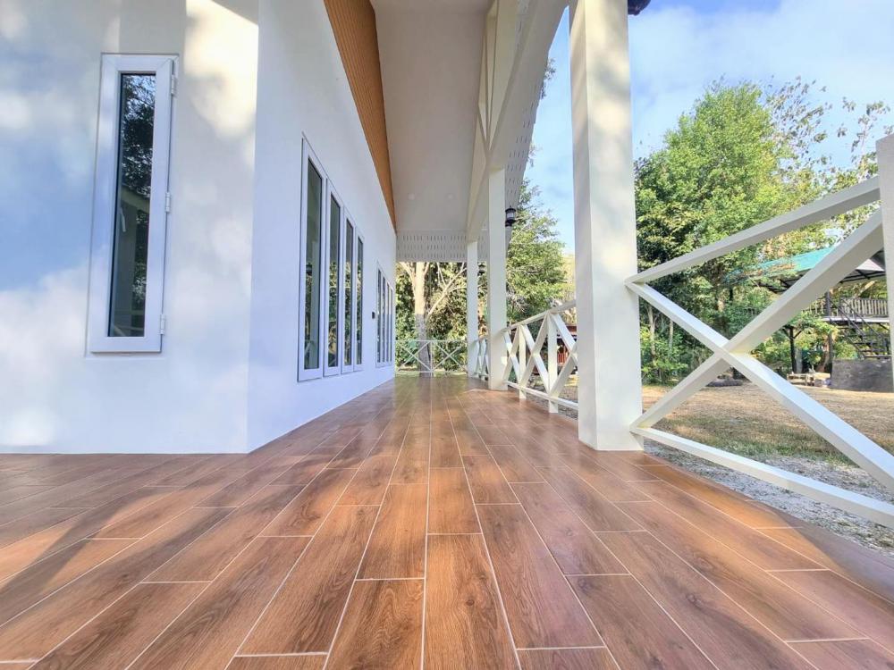 บ้านสวนสไตล์มินิมอล ท่ามกลางป่าเขา