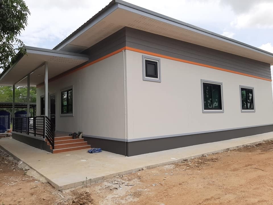 บ้านโมเดิร์นขนาด 3 ห้องนอน มีเฉลียงหน้าบ้าน