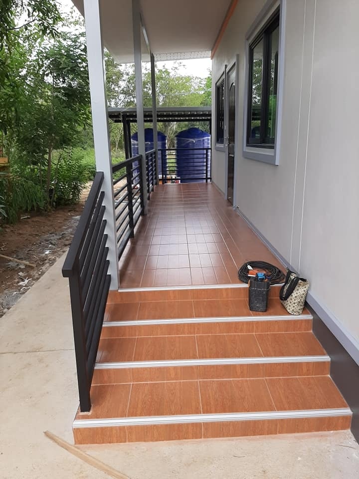 บ้านโมเดิร์นขนาด 3 ห้องนอน มีเฉลียงหน้าบ้าน