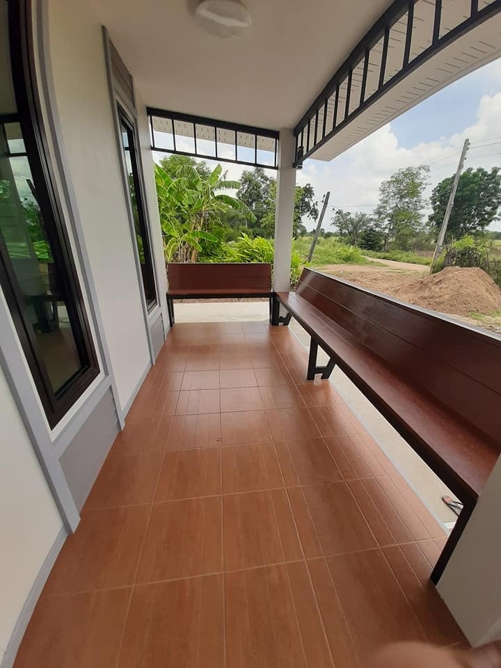 บ้านโมเดิร์นขนาด 3 ห้องนอน มีเฉลียงหน้าบ้าน