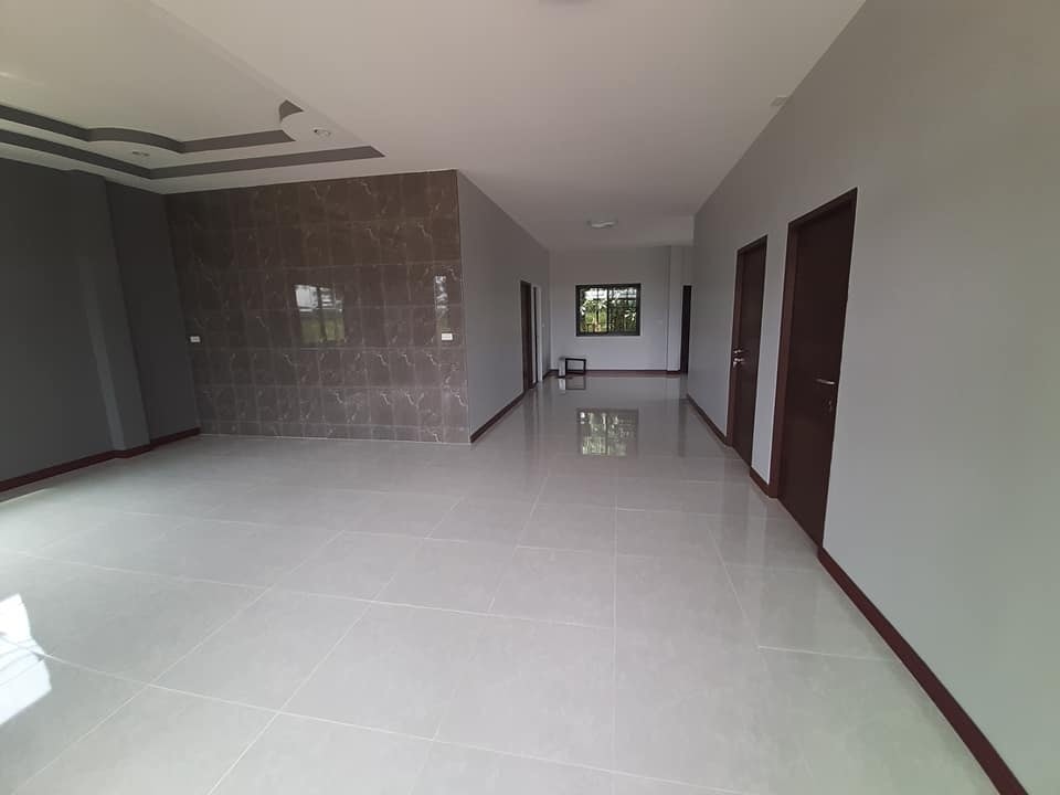 บ้านโมเดิร์นขนาด 3 ห้องนอน มีเฉลียงหน้าบ้าน