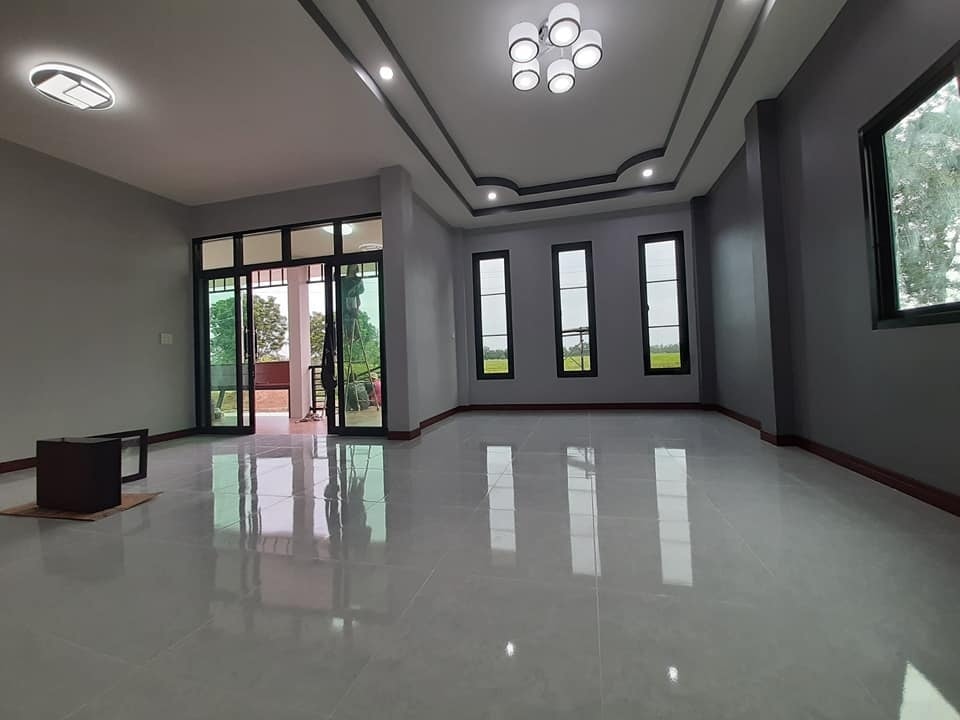 บ้านโมเดิร์นขนาด 3 ห้องนอน มีเฉลียงหน้าบ้าน