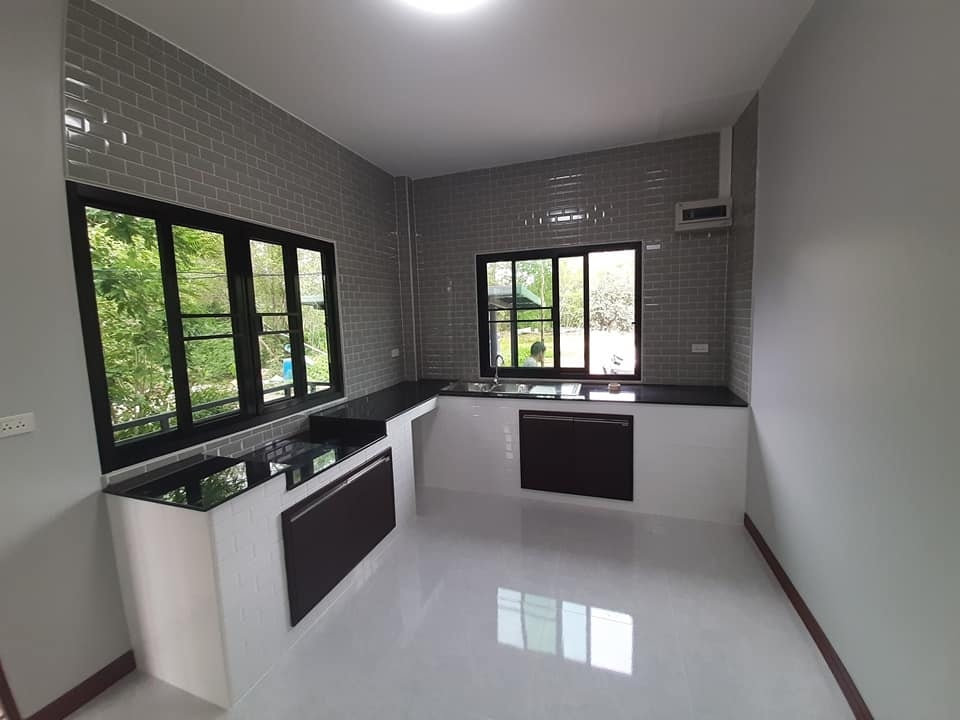 บ้านโมเดิร์นขนาด 3 ห้องนอน มีเฉลียงหน้าบ้าน