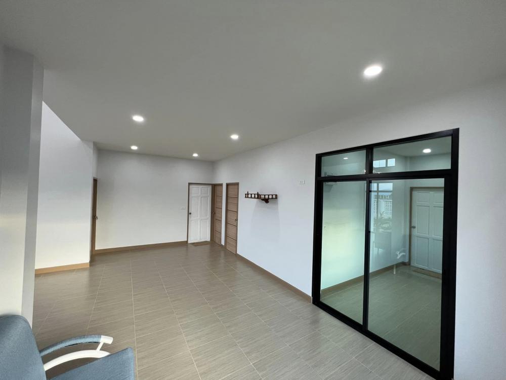 บ้านนอร์ดิก มินิมอล มีที่จอดรถ และรั้วมินิมอล