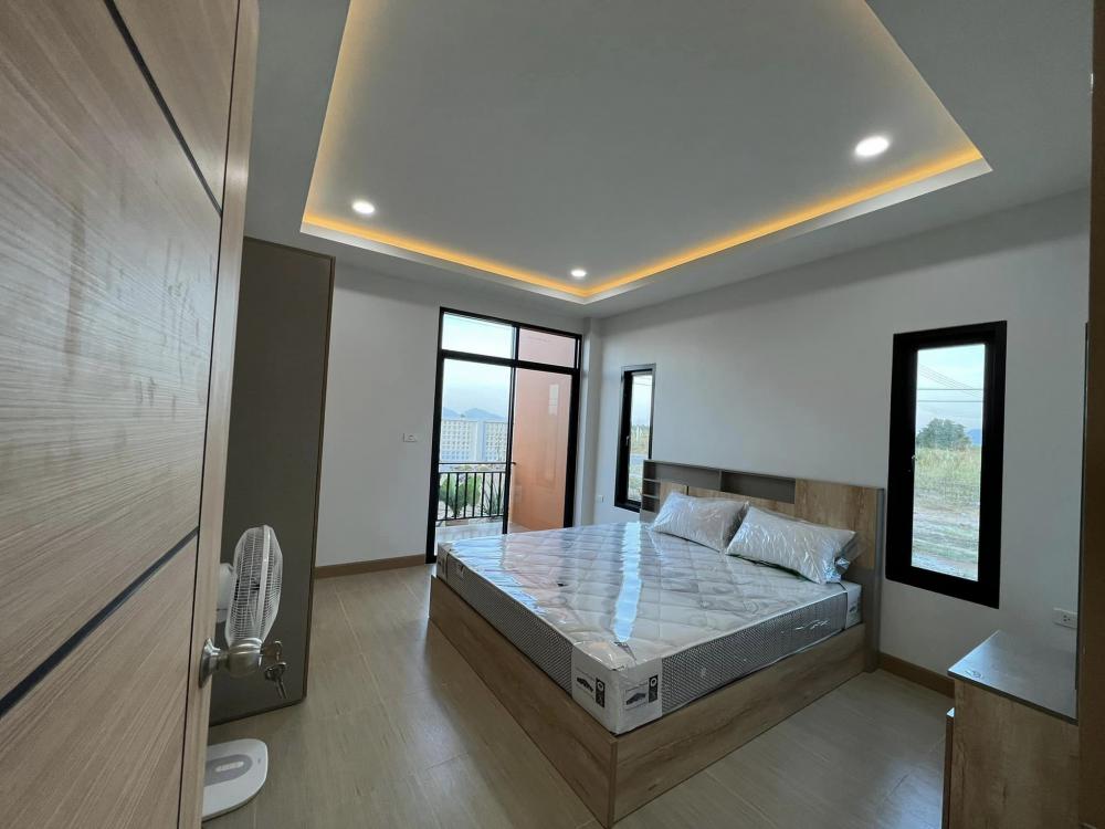 บ้านนอร์ดิก มินิมอล มีที่จอดรถ และรั้วมินิมอล