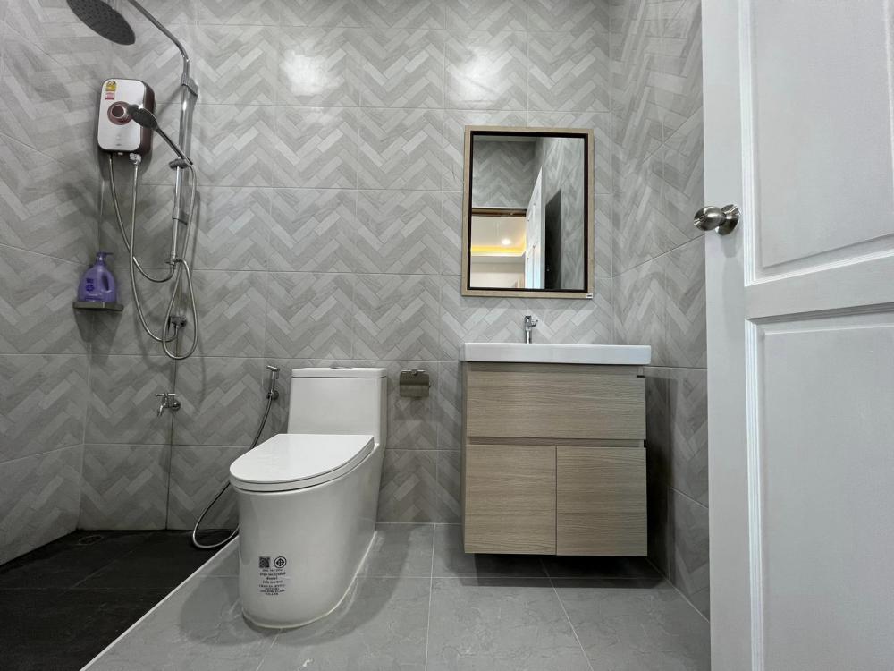 บ้านนอร์ดิก มินิมอล มีที่จอดรถ และรั้วมินิมอล