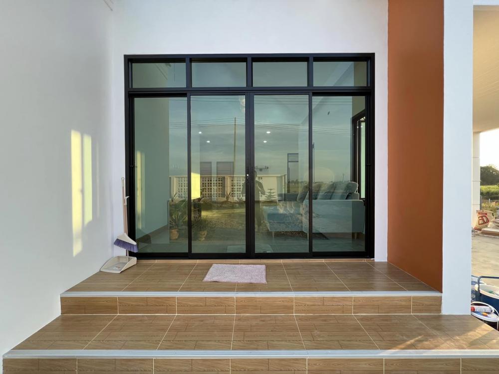 บ้านนอร์ดิก มินิมอล มีที่จอดรถ และรั้วมินิมอล