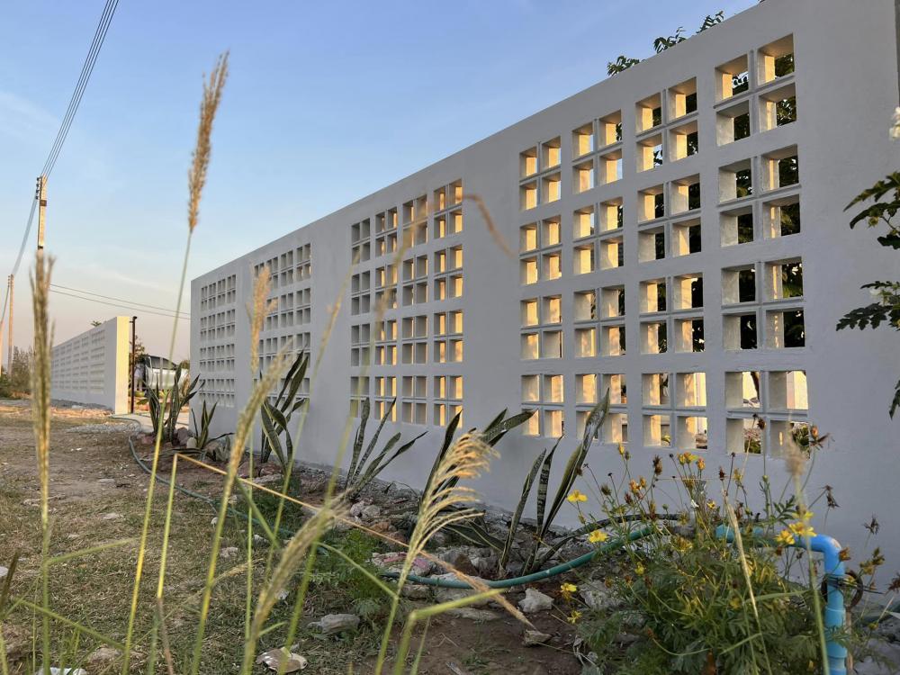 บ้านนอร์ดิก มินิมอล มีที่จอดรถ และรั้วมินิมอล