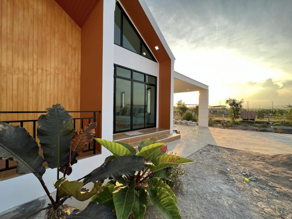 บ้านนอร์ดิก มินิมอล มีที่จอดรถ และรั้วมินิมอล