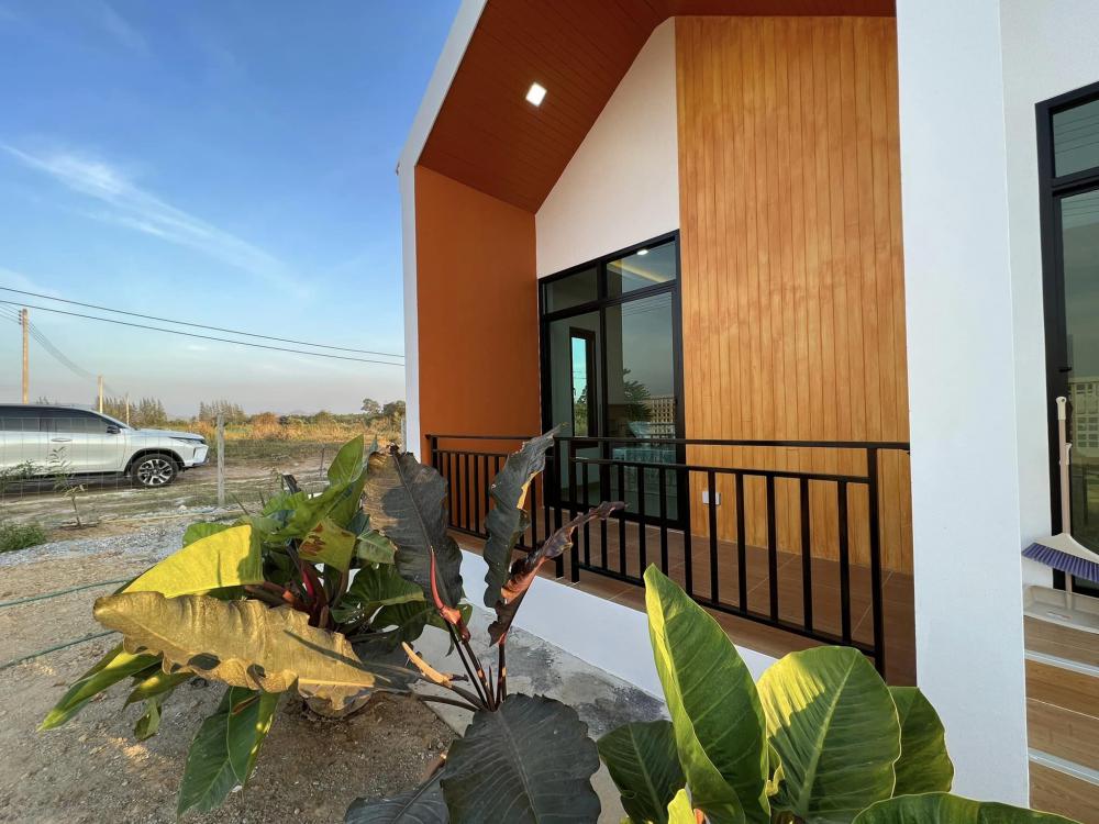 บ้านนอร์ดิก มินิมอล มีที่จอดรถ และรั้วมินิมอล