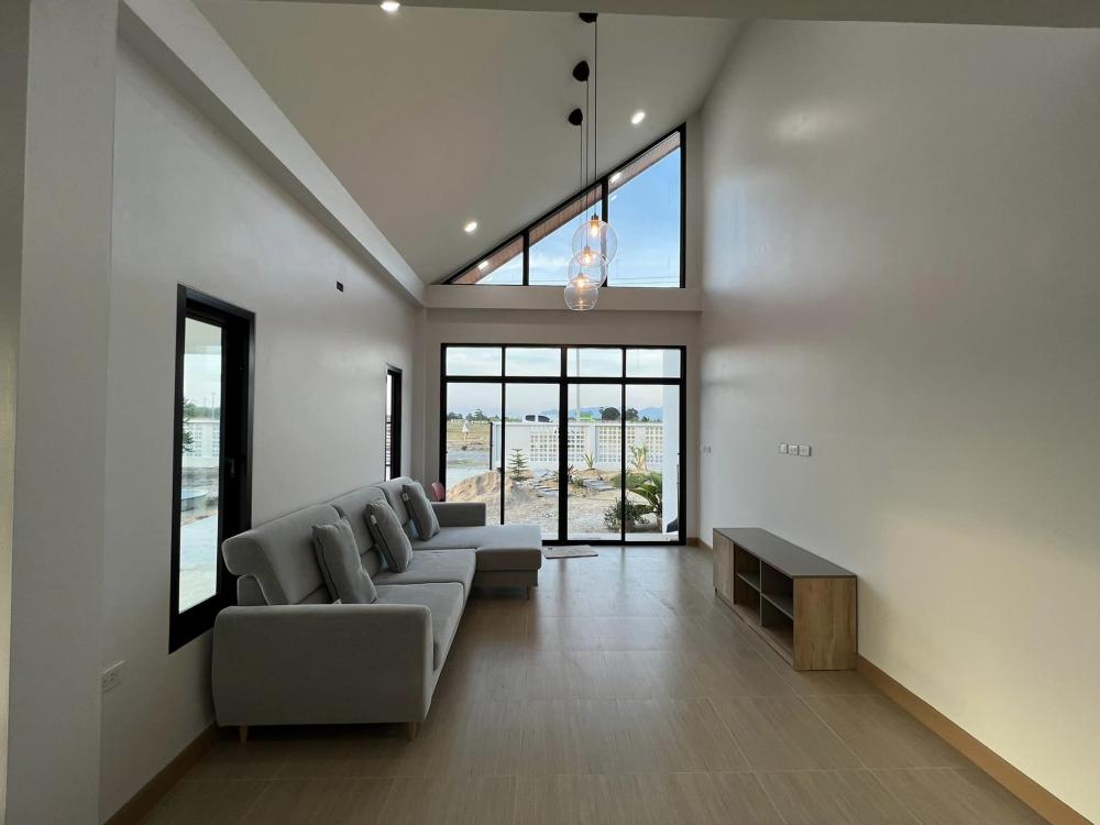 บ้านนอร์ดิก มินิมอล มีที่จอดรถ และรั้วมินิมอล