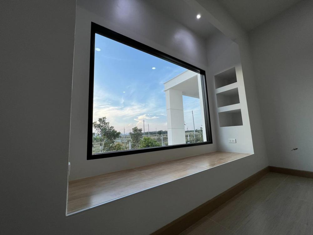 บ้านนอร์ดิก มินิมอล มีที่จอดรถ และรั้วมินิมอล