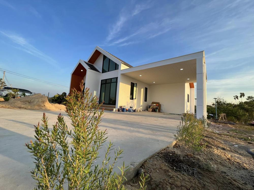 บ้านนอร์ดิก มินิมอล มีที่จอดรถ และรั้วมินิมอล