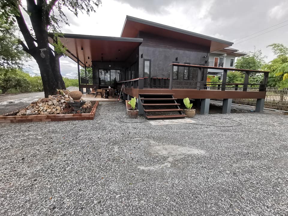 บ้านทรงโมเดิร์นผสมลอฟท์ยกสูง