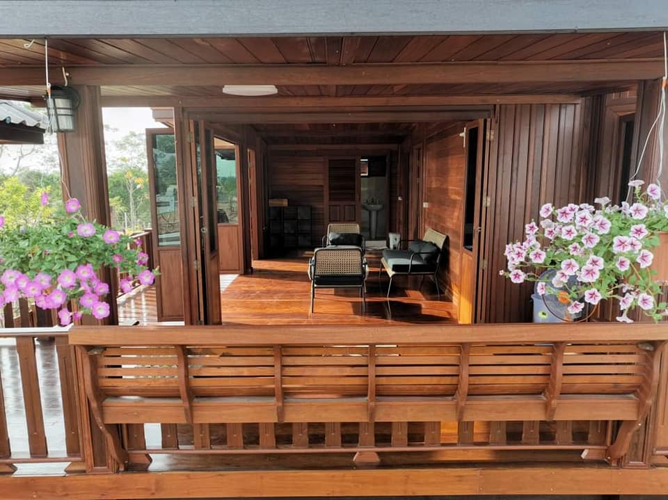 บ้านสวนแบบทรงไทยประยุกต์ สองชั้น ชั้นล่างโถง สวยมากๆ ท่ามกลางธรรมชาติ