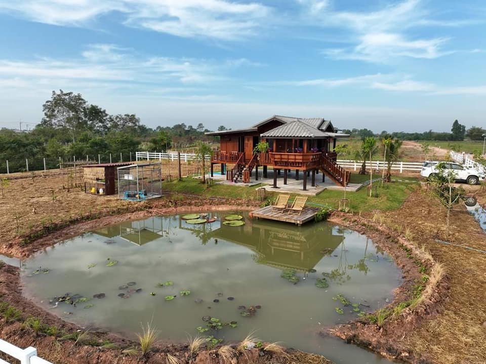 บ้านสวนแบบทรงไทยประยุกต์ สองชั้น ชั้นล่างโถง สวยมากๆ ท่ามกลางธรรมชาติ