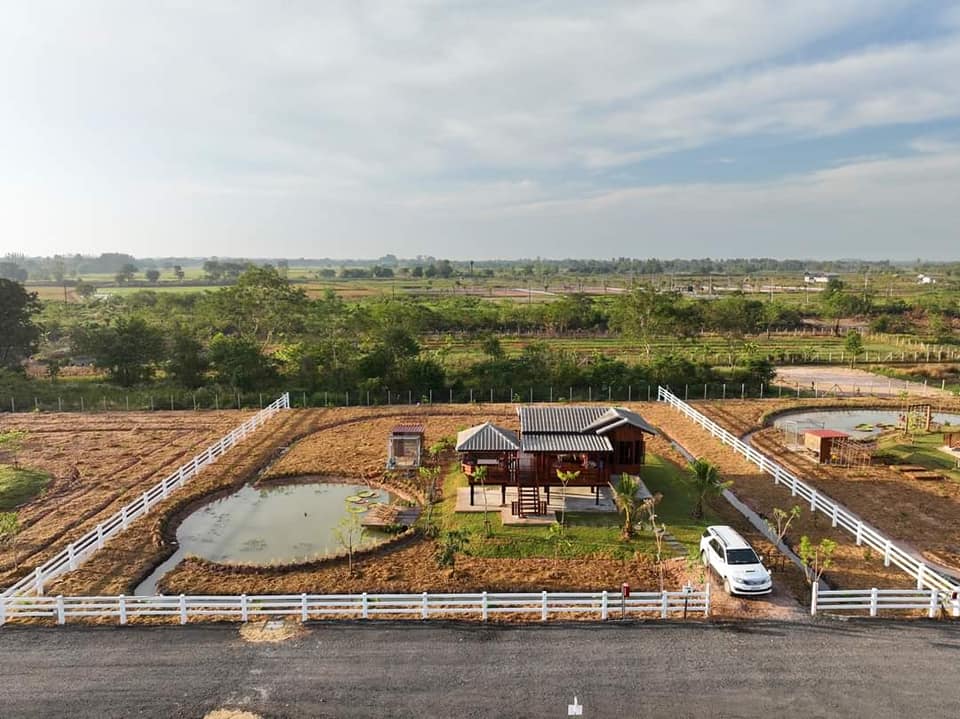 บ้านสวนแบบทรงไทยประยุกต์ สองชั้น ชั้นล่างโถง สวยมากๆ ท่ามกลางธรรมชาติ