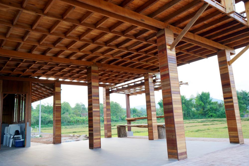 ไอเดียบ้านไม้สวย 2 ชั้นกลางทุ่ง