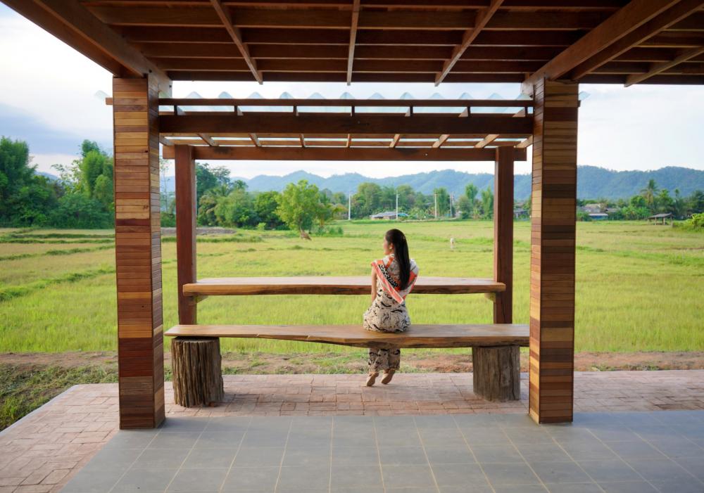 ไอเดียบ้านไม้สวย 2 ชั้นกลางทุ่ง