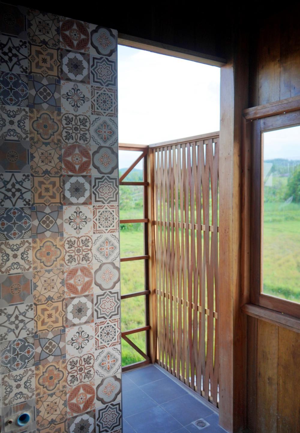 ไอเดียบ้านไม้สวย 2 ชั้นกลางทุ่ง