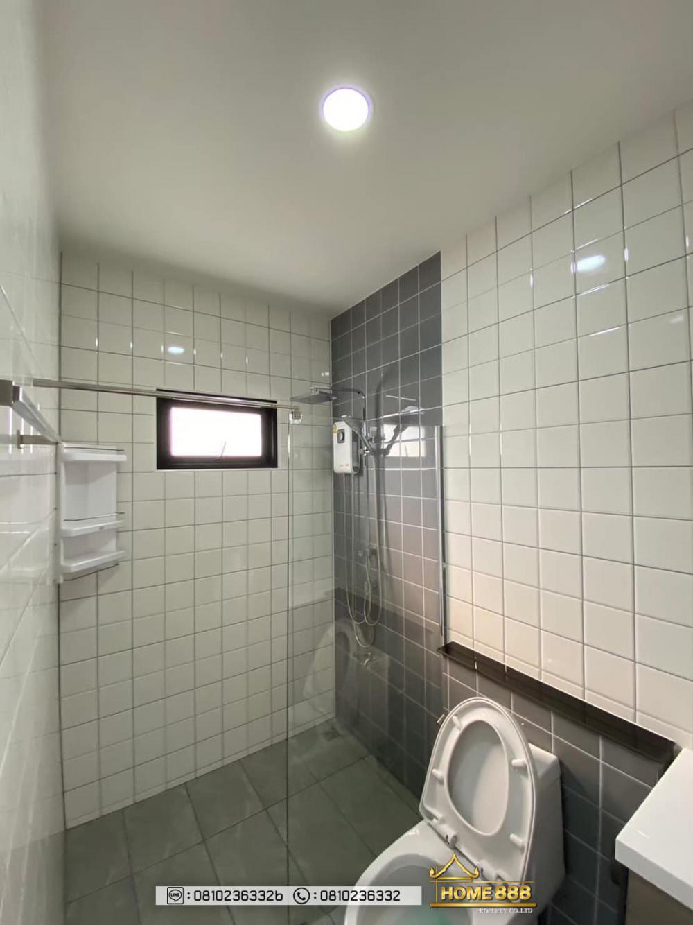 บ้านชั้นเดียวสไตล์คอนเทมโพรารี่ 4 ห้องนอน 3 ห้องน้ำ และห้องอื่นๆ