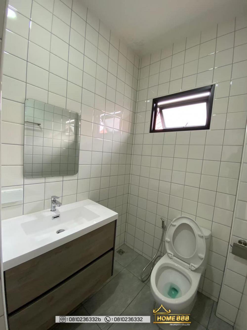 บ้านชั้นเดียวสไตล์คอนเทมโพรารี่ 4 ห้องนอน 3 ห้องน้ำ และห้องอื่นๆ