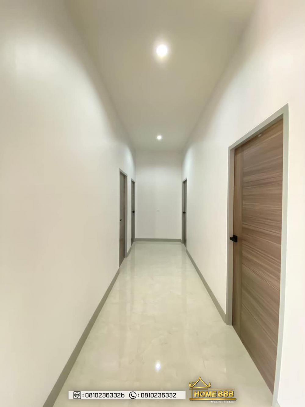 บ้านชั้นเดียวสไตล์คอนเทมโพรารี่ 4 ห้องนอน 3 ห้องน้ำ และห้องอื่นๆ