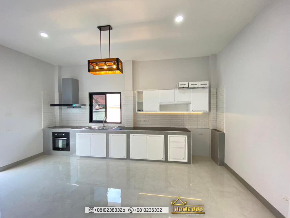 บ้านชั้นเดียวสไตล์คอนเทมโพรารี่ 4 ห้องนอน 3 ห้องน้ำ และห้องอื่นๆ