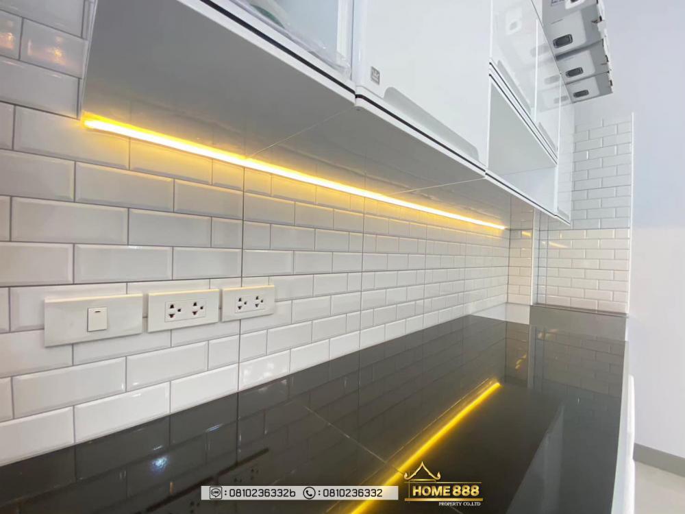 บ้านชั้นเดียวสไตล์คอนเทมโพรารี่ 4 ห้องนอน 3 ห้องน้ำ และห้องอื่นๆ