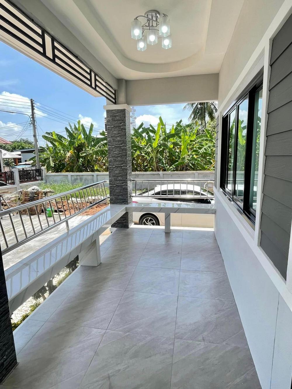 บ้านทรงปั้นหยายกพื้นสูง 3 ห้องนอน 3 ห้องน้ำ และห้องอื่นๆ งบ 1.54 ล้านบาท 