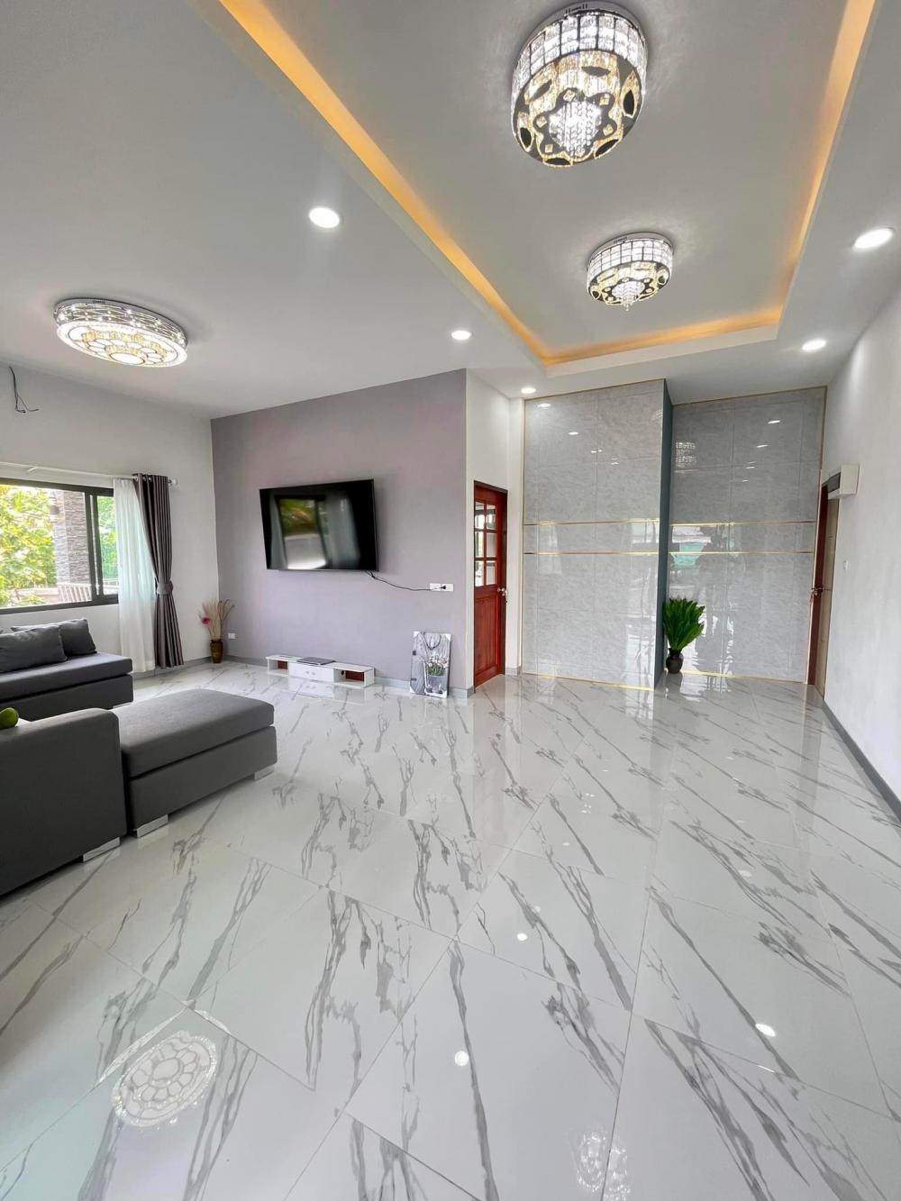 บ้านทรงปั้นหยายกพื้นสูง 3 ห้องนอน 3 ห้องน้ำ และห้องอื่นๆ งบ 1.54 ล้านบาท 